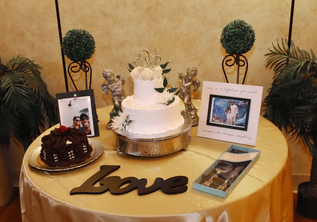 2 tier wedding cake by Beach Weddings Alabama